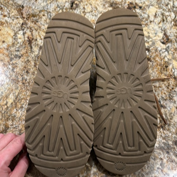 Men’s Neumel Uggs - Picture 7 of 11